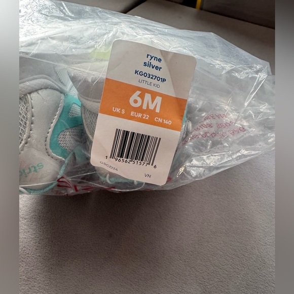 Stride Rite 360 Ryne Sneaker Shoe 6M in Silver with Teal and Pink Accents Velcro - Picture 4 of 7